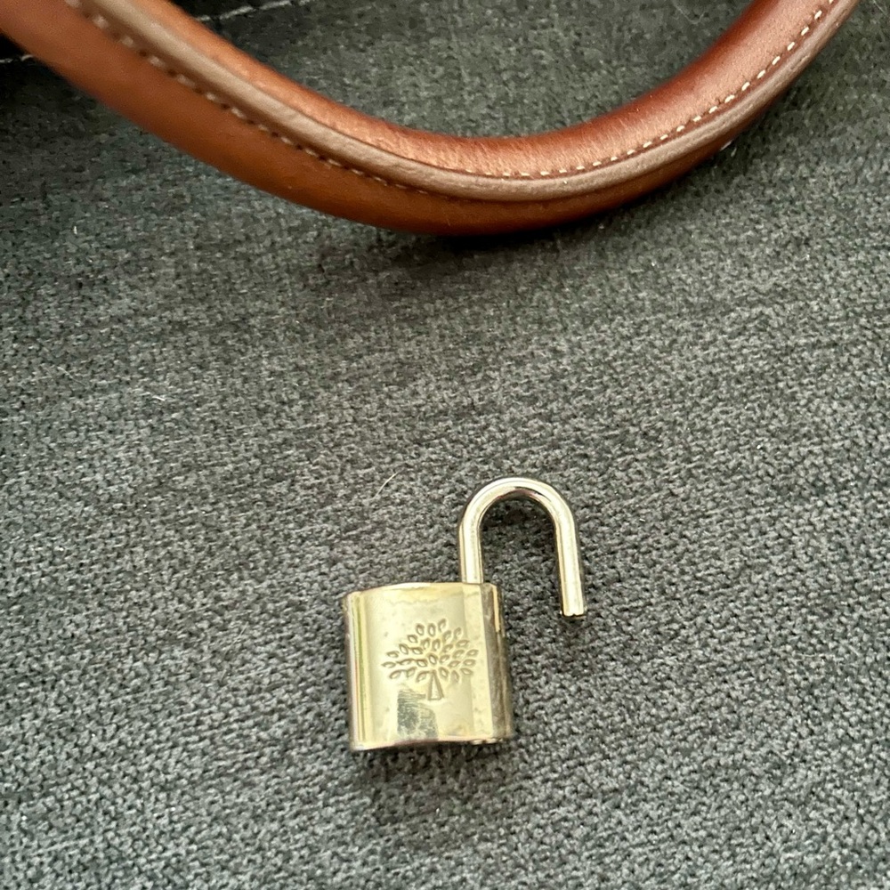 Mulberry Brown Floral Interior - Picture 11 of 14